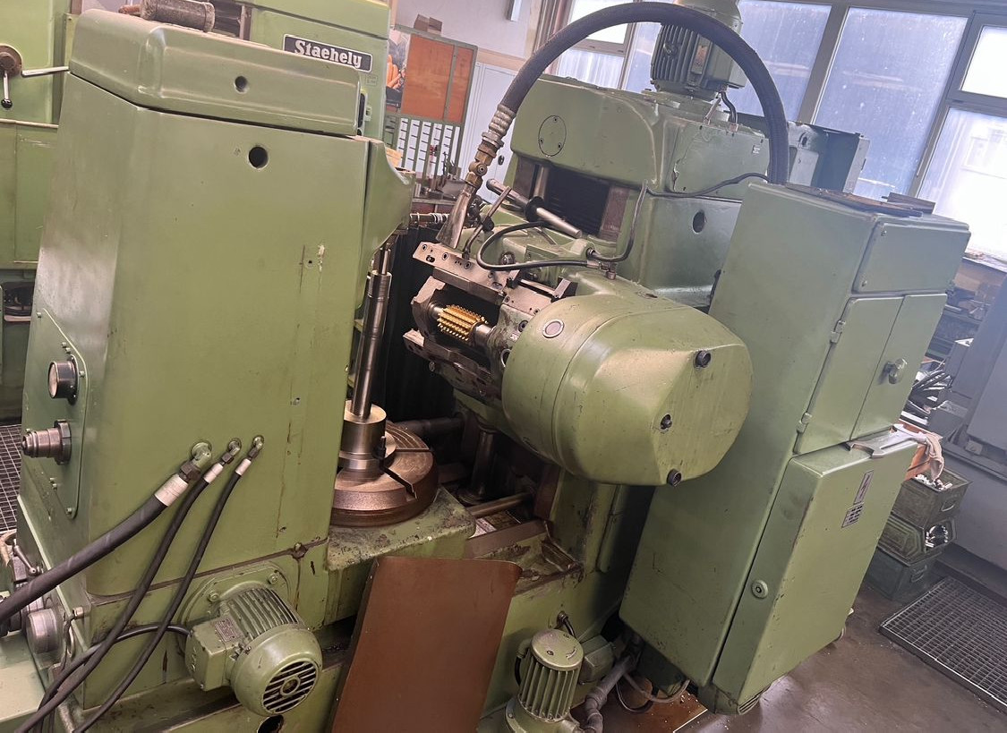 Gearwheel hobbing machine vertical PFAUTER P 400 photo on Industry-Pilot