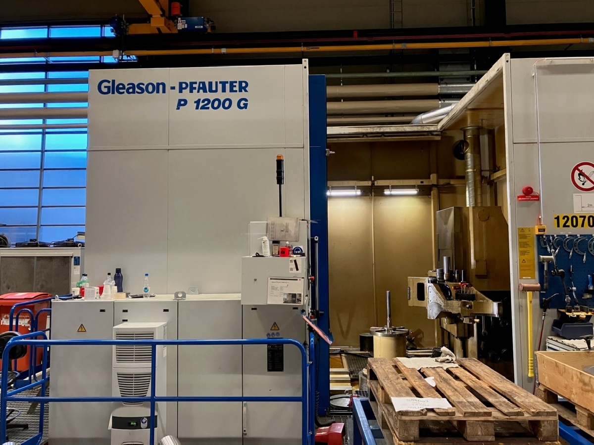 Gear grinding machines butts GLEASON- PFAUTER P 1200 G photo on Industry-Pilot