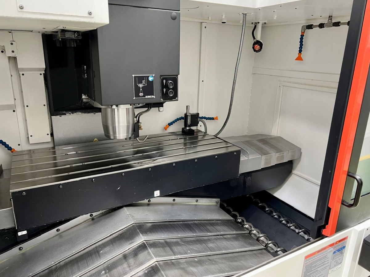 Machining Center - Vertical MAZAK VCN 530C photo on Industry-Pilot