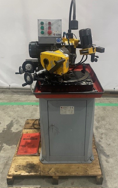 Drill grinding machine CUOGHI APE 40 photo on Industry-Pilot