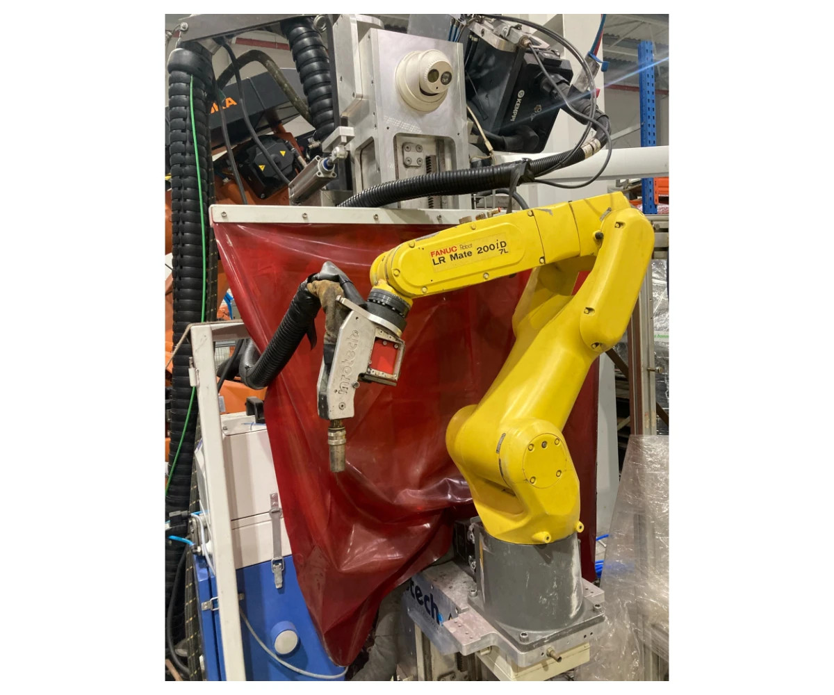 روبوت لحام Schweißroboter Fanuc 200iD/7L auf einer Bahn الصورة على Industry-Pilot