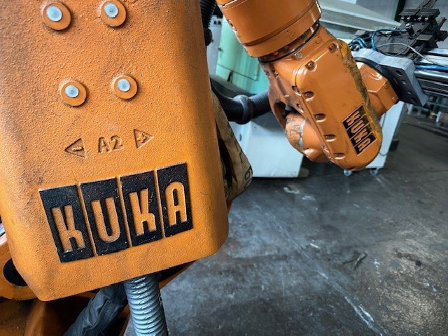 Industrial robot KUKA KR 125 l photo on Industry-Pilot