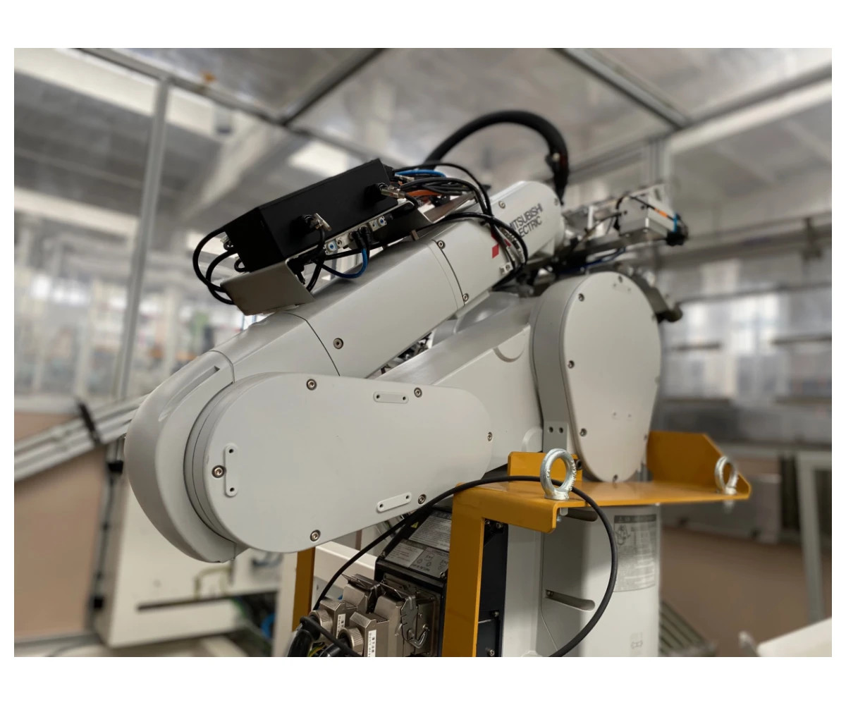 Industrial robot Zelle mit einem Industrieroboter Mitsubishi RV-7FL-D1-S15 (sn: F6505020R) photo on Industry-Pilot