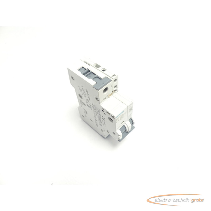 Miniature circuit breaker Siemens MCB B10 5SY6110-6 Leitungsschutzschalter mit 5ST3010 Hilfsschalter photo on Industry-Pilot