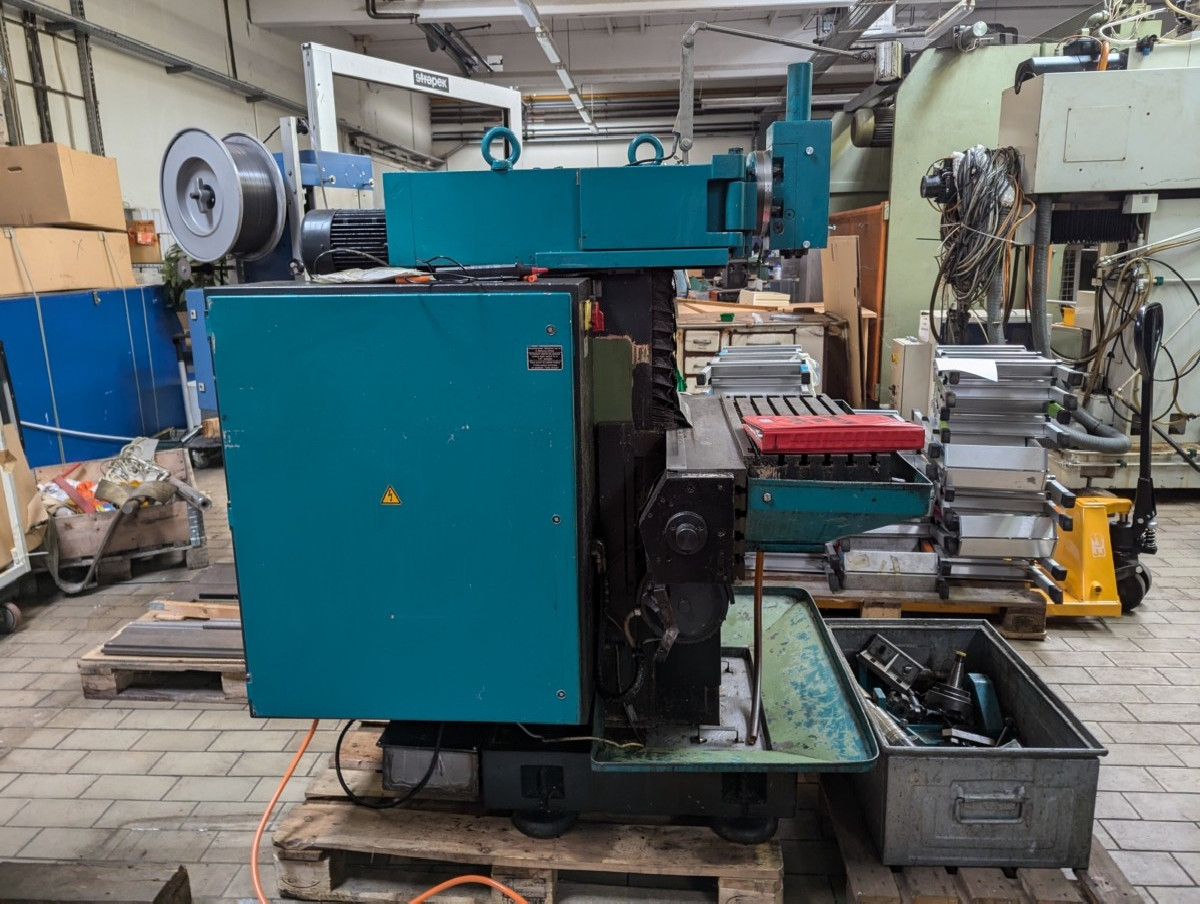 Toolroom Milling Machine - Universal HERMLE UWF 700 photo on Industry-Pilot