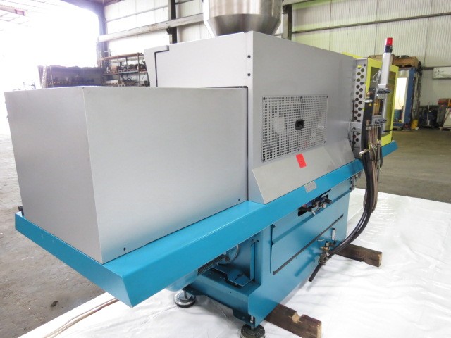 Injection molding machine - clamping force 250 - 999 kN DR.BOY 90 A 16.200 h photo on Industry-Pilot