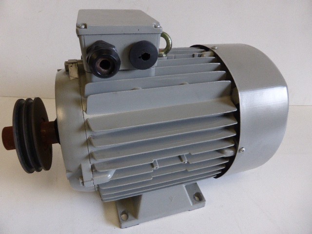 Drehstrom Asynchronmotor FY 132 SA-2 Motor 6,6kW used buy P0098539