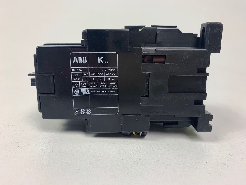 Защитный выключатель ABB K44E Hilfsschütz FPH1421001R8440 Kontaktor фото на Industry-Pilot