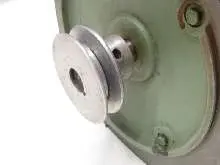 DC motor VEM, ELBTALWERK MBC 90L2( MBC90L2 ) TGL 29993 ( TGL29993 ) Ersatzteil u.a. für Fräsmaschine RUHLA VRB 2242 gebraucht, geprüft  photo on Industry-Pilot