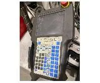 Schweißroboter Schweißroboter Fanuc 200iD/7L auf einer Bahn guter Zustand