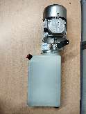 Hydraulikaggregat mit Elektromotor und Ölbehälter الصورة على Industry-Pilot