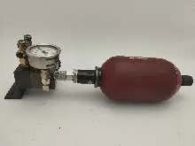  Hydrospeicher-Einheit mit Manometer und Ventileinheit Images sur Industry-Pilot