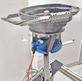 Drehpositionierer Hutt Wendelförderer Rütteltopf Schwingförderer mit Schallschutz Bilder auf Industry-Pilot