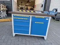 طاولة العمل UNBEKANNT  الصورة على Industry-Pilot