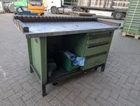 طاولة العمل UNBEKANNT  الصورة على Industry-Pilot