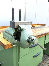 Workbench Werkbank mit Schraubstock von Schlegel photo on Industry-Pilot