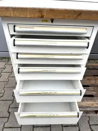 Workbench Werkbank von Lutz mit Rückwand und Arbeitsleuchte photo on Industry-Pilot