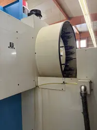 Обрабатывающий центр - вертикальный Vertikales Bearbeitungszentrum YCM - VMC 65A - Fanuc OM фото на Industry-Pilot