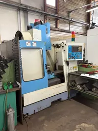  Обрабатывающий центр - вертикальный Vertikales Bearbeitungszentrum YCM - VMC 65A - Fanuc OM фото на Industry-Pilot