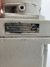 محرك سيرفو متزامن Servomotor Siemens 1FT5044-0AC01-1-Z mit Getriebe SP75-V2-20E الصورة على Industry-Pilot