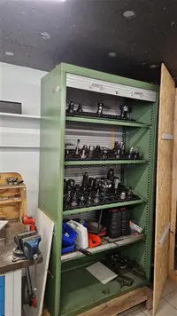 مركز المعالجة العمودي MORI SEIKI MV 40B mit kompl. Werkstatt/with compl.tool shop الصورة على Industry-Pilot