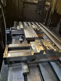 Bearbeitungszentrum - Vertikal BRIDGEPORT XR 1500E guter Zustand