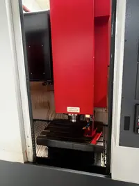 مركز المعالجة العمودي EMCO EMCOMILL E 600 – CNC Vertikal-Bearbeitungszentrum الصورة على Industry-Pilot