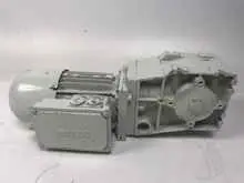   Lenze GKR04-2M HAR 063C42 Getriebemotor Elektromotor 0,45 kW 2480 rpm 1005 الصورة على Industry-Pilot